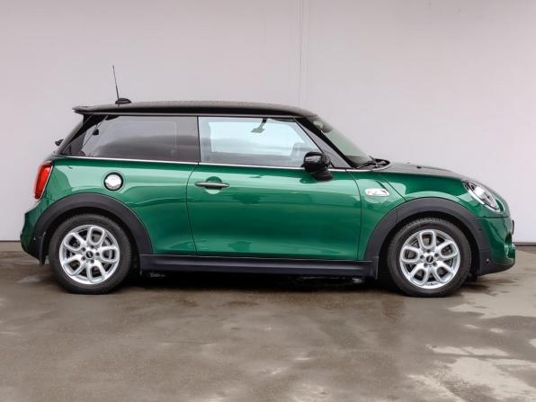 Mini Hatch III (F55/F56) Рестайлинг с пробегом 2019 года, цена 2 690 000 рублей, 86114 км, хэтчбек, Автокод Объявления