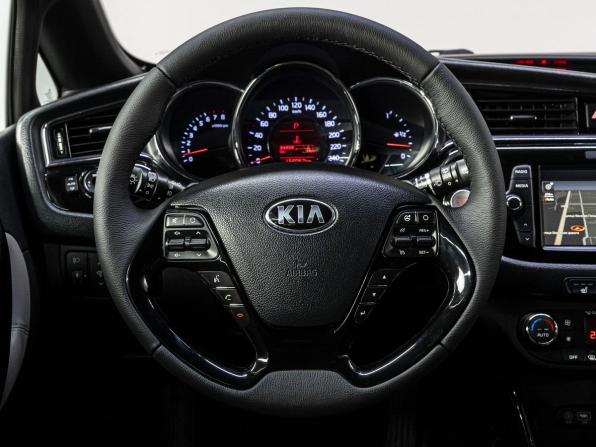 Kia Ceed II Рестайлинг с пробегом 2017 года, цена 1 599 000 рублей, 154066 км, хэтчбек, Автокод Объявления