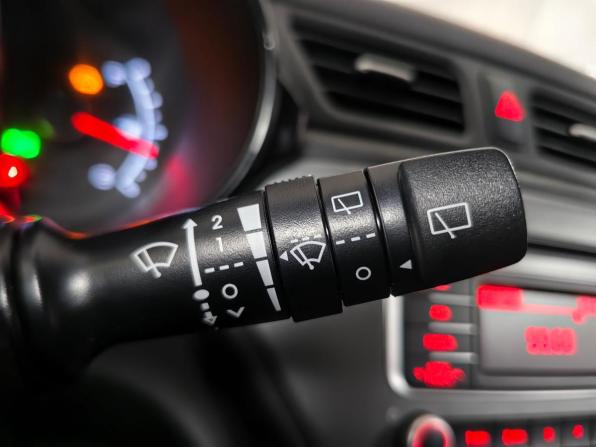 Kia Rio III Рестайлинг с пробегом 2017 года, цена 949 000 рублей, 114263 км, хэтчбек, Автокод Объявления