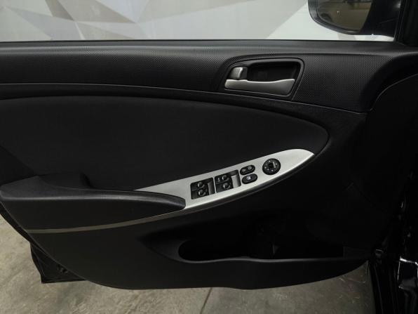 Hyundai Solaris I Рестайлинг с пробегом 2016 года, цена 820 000 рублей, 197138 км, хэтчбек, Автокод Объявления