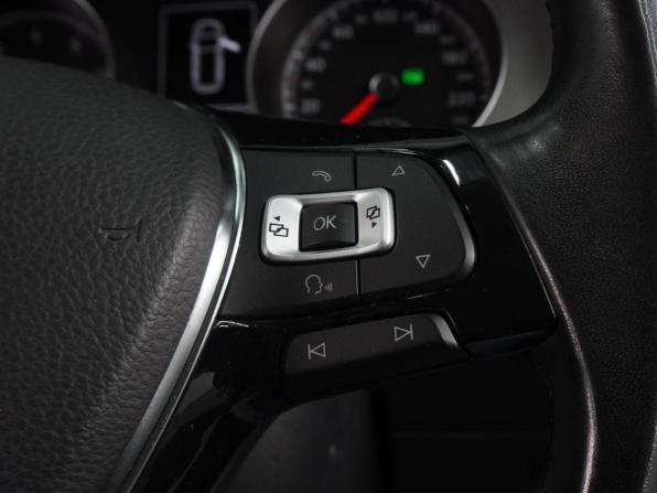 Volkswagen Golf VII Рестайлинг с пробегом 2017 года, цена 1 537 000 рублей, 73433 км, универсал, Автокод Объявления