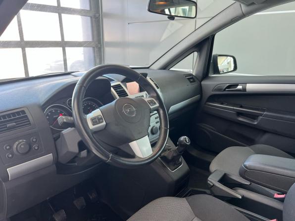 Opel Zafira B Рестайлинг с пробегом 2012 года, цена 799 000 рублей, 91462 км, компактвэн, Автокод Объявления