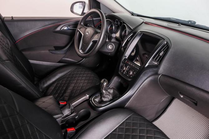 Opel Astra J Рестайлинг с пробегом 2013 года, цена 629 000 рублей, 279828 км, хэтчбек, Автокод Объявления