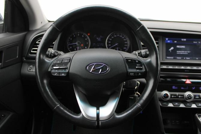 Hyundai Elantra VI (AD) Рестайлинг с пробегом 2019 года, цена 1 660 000 рублей, 112000 км, седан, Автокод Объявления