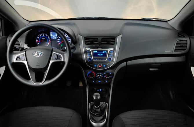 Hyundai Solaris I Рестайлинг с пробегом 2015 года, цена 1 065 000 рублей, 60312 км, седан, Автокод Объявления