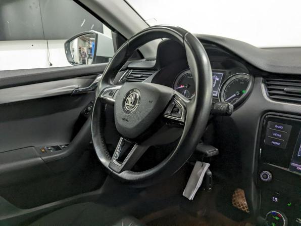 Skoda Octavia III (A7) Рестайлинг с пробегом 2019 года, цена 1 390 000 рублей, 204016 км, лифтбек, Автокод Объявления