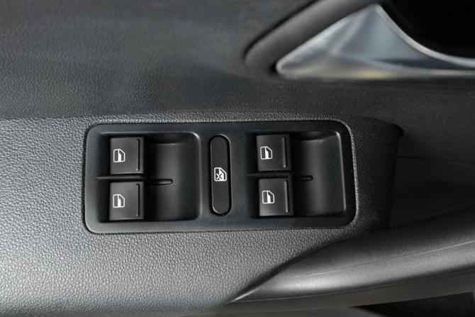 Volkswagen Polo V Рестайлинг с пробегом 2019 года, цена 1 339 000 рублей, 116000 км, седан, Автокод Объявления