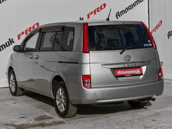 Toyota ISis I Рестайлинг с пробегом 2010 года, цена 1 160 000 рублей, 162066 км, минивэн, Автокод Объявления
