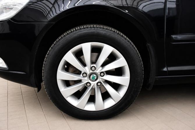 Skoda Octavia II (A5) Рестайлинг с пробегом 2012 года, цена 820 000 рублей, 239506 км, лифтбек, Автокод Объявления