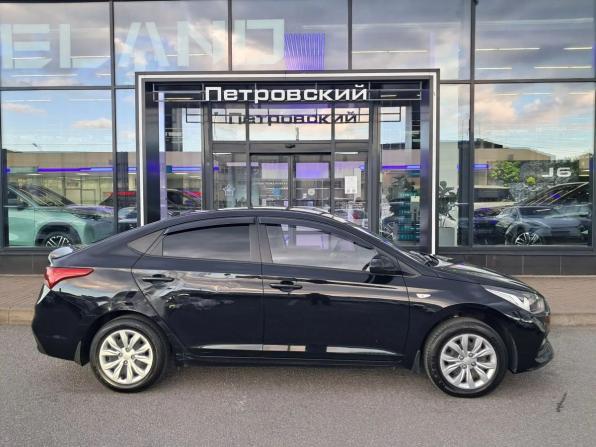 Hyundai Solaris II с пробегом 2017 года, цена 953 000 рублей, 170341 км, седан, Автокод Объявления