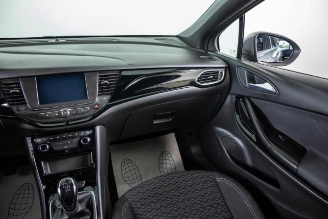 Opel Astra K с пробегом 2018 года, цена 1 369 000 рублей, 166621 км, универсал, Автокод Объявления