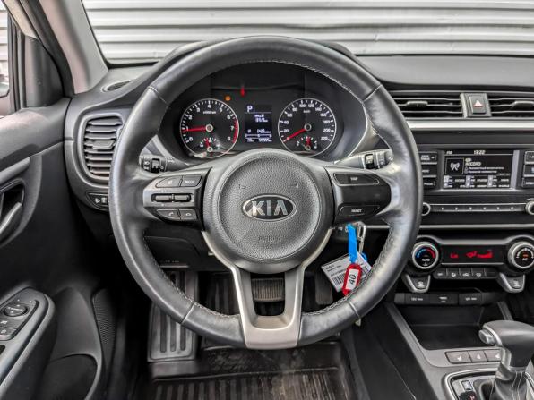Kia Rio IV Рестайлинг с пробегом 2021 года, цена 1 550 000 рублей, 80362 км, седан, Автокод Объявления
