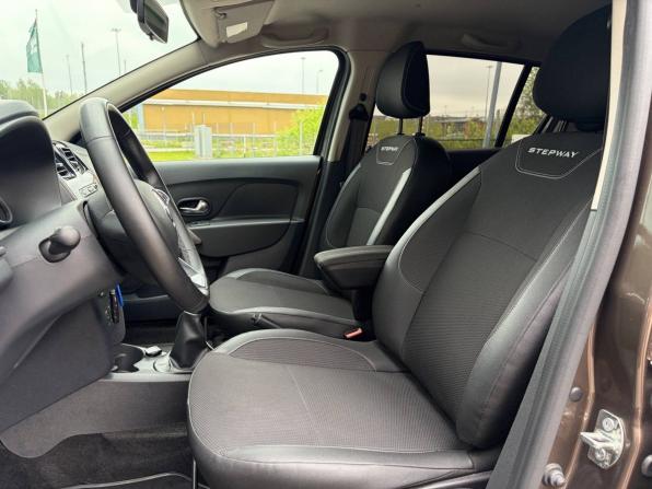Renault Sandero II Рестайлинг с пробегом 2021 года, цена 1 395 000 рублей, 50146 км, хэтчбек, Автокод Объявления