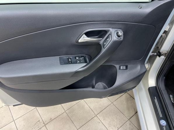 Volkswagen Polo V с пробегом 2011 года, цена 650 000 рублей, 255000 км, седан, Автокод Объявления