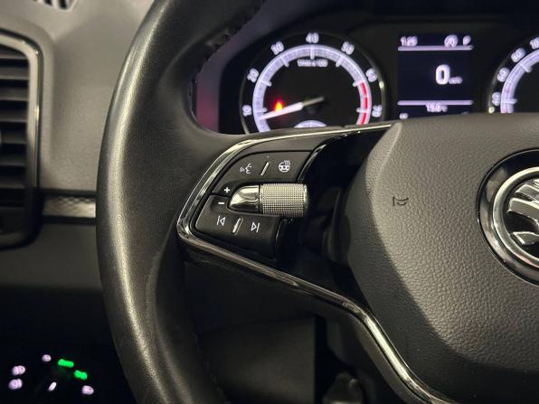 Skoda Karoq I с пробегом 2021 года, цена 2 277 000 рублей, 106543 км, внедорожник, Автокод Объявления