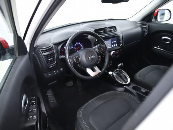 Kia Soul II Рестайлинг с пробегом 2018 года, цена 1 090 000 рублей, 322422 км, хэтчбек, Автокод Объявления
