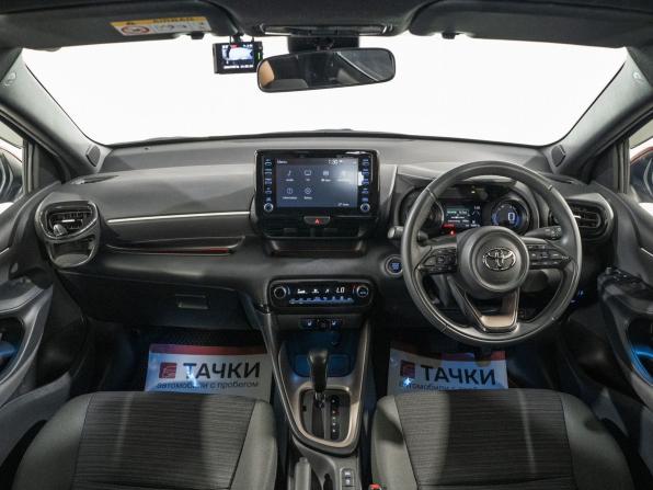Toyota Yaris IV с пробегом 2021 года, цена 1 300 000 рублей, 62853 км, хэтчбек, Автокод Объявления