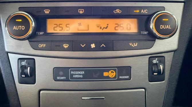 Toyota Avensis III Рестайлинг с пробегом 2011 года, цена 940 000 рублей, 304139 км, седан, Автокод Объявления