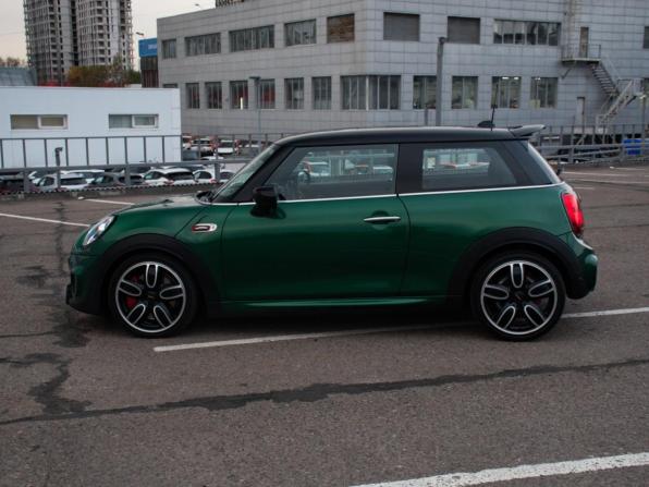 Mini Hatch III (F55/F56) Рестайлинг с пробегом 2020 года, цена 3 097 000 рублей, 87850 км, хэтчбек, Автокод Объявления