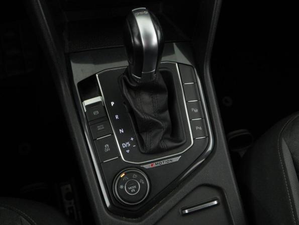 Volkswagen Tiguan II с пробегом 2017 года, цена 2 098 999 рублей, 151834 км, внедорожник, Автокод Объявления