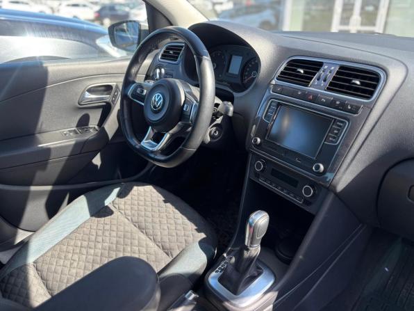 Volkswagen Polo V Рестайлинг с пробегом 2019 года, цена 1 460 000 рублей, 139531 км, седан, Автокод Объявления