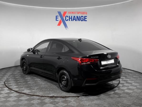 Hyundai Solaris II с пробегом 2017 года, цена 1 419 000 рублей, 120504 км, седан, Автокод Объявления