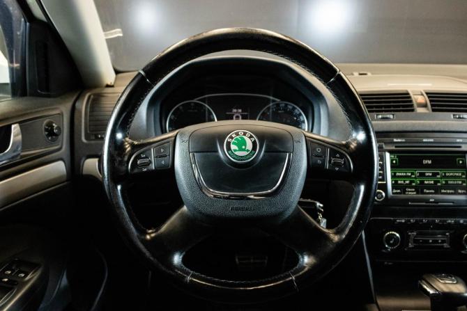 Skoda Octavia II (A5) Рестайлинг с пробегом 2012 года, цена 910 000 рублей, 231299 км, лифтбек, Автокод Объявления