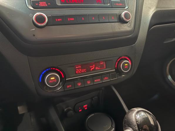Kia Rio III Рестайлинг с пробегом 2015 года, цена 1 085 000 рублей, 128000 км, хэтчбек, Автокод Объявления