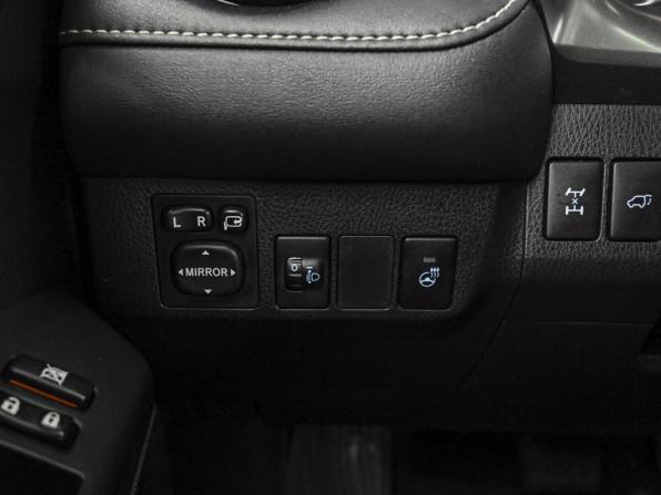 Toyota RAV4 IV (XA40) Рестайлинг с пробегом 2016 года, цена 2 379 000 рублей, 86625 км, внедорожник, Автокод Объявления