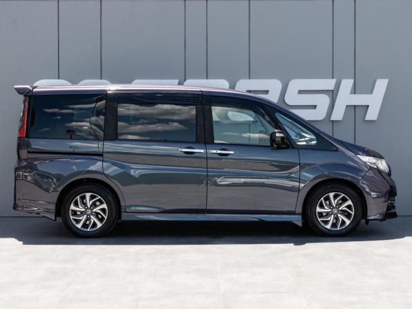 Honda Stepwgn V с пробегом 2016 года, цена 1 890 000 рублей, 94869 км, минивэн, Автокод Объявления