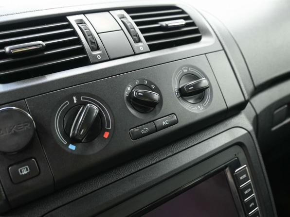 Skoda Fabia II Рестайлинг с пробегом 2012 года, цена 819 900 рублей, 65732 км, хэтчбек, Автокод Объявления
