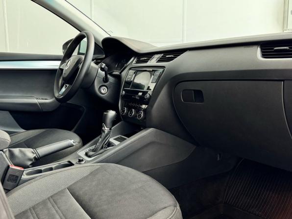 Skoda Octavia III (A7) Рестайлинг с пробегом 2017 года, цена 1 470 000 рублей, 146000 км, лифтбек, Автокод Объявления