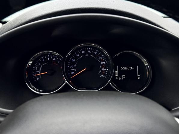 Renault Sandero II Рестайлинг с пробегом 2021 года, цена 1 349 000 рублей, 59819 км, хэтчбек, Автокод Объявления