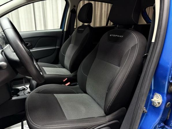 Renault Sandero II Рестайлинг с пробегом 2021 года, цена 1 099 000 рублей, 100634 км, хэтчбек, Автокод Объявления