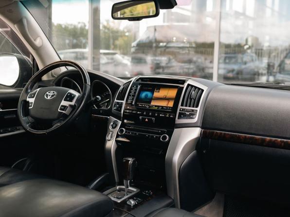 Toyota Land Cruiser 200 Series Рестайлинг 1 с пробегом 2012 года, цена 3 530 000 рублей, 271390 км, внедорожник, Автокод Объявления