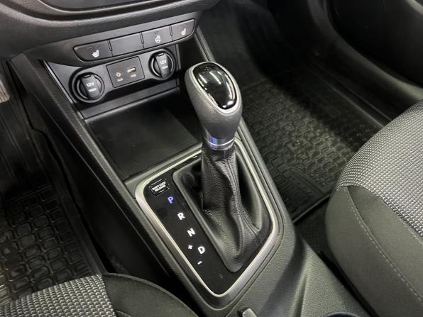 Hyundai Solaris II с пробегом 2017 года, цена 1 199 000 рублей, 161000 км, седан, Автокод Объявления