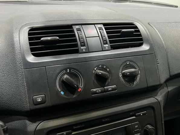 Skoda Fabia II Рестайлинг с пробегом 2012 года, цена 410 000 рублей, 169503 км, хэтчбек, Автокод Объявления