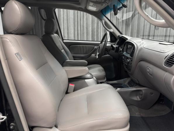 Toyota Sequoia I Рестайлинг с пробегом 2005 года, цена 1 850 000 рублей, 230000 км, внедорожник, Автокод Объявления