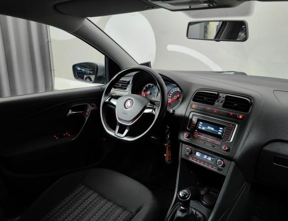 Volkswagen Polo V Рестайлинг с пробегом 2018 года, цена 1 055 000 рублей, 106795 км, седан, Автокод Объявления