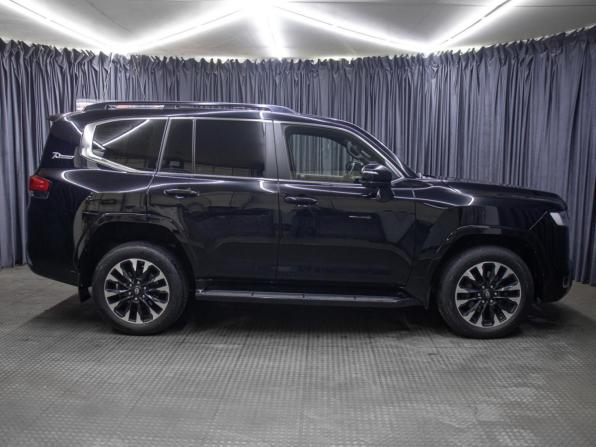 Toyota Land Cruiser 300 Series с пробегом 2022 года, цена 9 200 000 рублей, 124378 км, внедорожник, Автокод Объявления