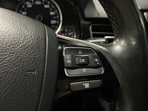 Volkswagen Touareg II Рестайлинг с пробегом 2017 года, цена 2 650 000 рублей, 186000 км, внедорожник, Автокод Объявления