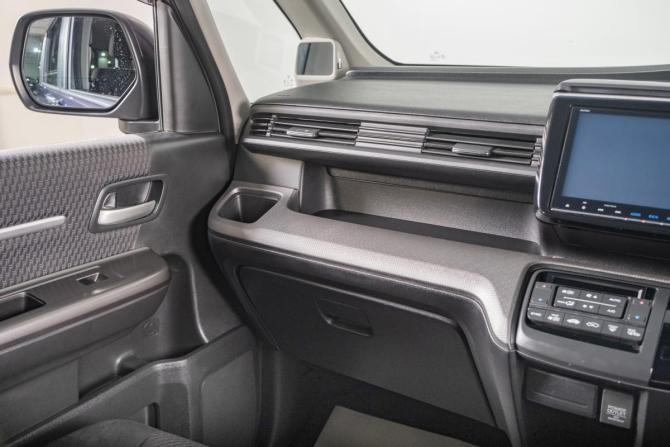 Honda Stepwgn V с пробегом 2016 года, цена 1 999 000 рублей, 94000 км, минивэн, Автокод Объявления