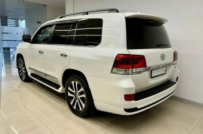 Toyota Land Cruiser 200 Series Рестайлинг 2 с пробегом 2019 года, цена 8 450 000 рублей, 134000 км, внедорожник, Автокод Объявления