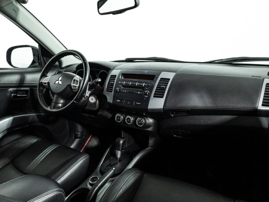 Mitsubishi Outlander II Рестайлинг Санкт-Петербург  - изображение 9