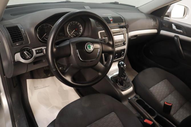 Skoda Octavia II (A5) Рестайлинг с пробегом 2011 года, цена 899 000 рублей, 310000 км, универсал, Автокод Объявления