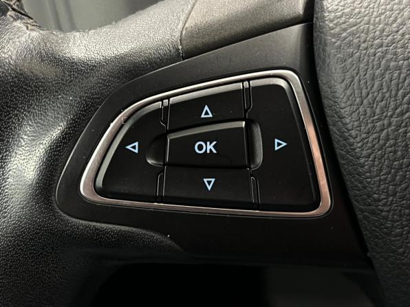 Ford Focus III Рестайлинг с пробегом 2017 года, цена 955 000 рублей, 168078 км, хэтчбек, Автокод Объявления