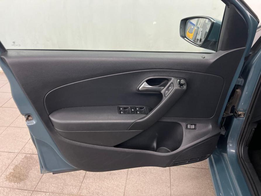 Volkswagen Polo V Рестайлинг Санкт-Петербург  - изображение 11