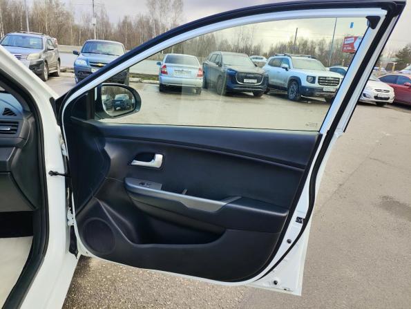 Kia Rio III Рестайлинг с пробегом 2017 года, цена 934 000 рублей, 126600 км, хэтчбек, Автокод Объявления
