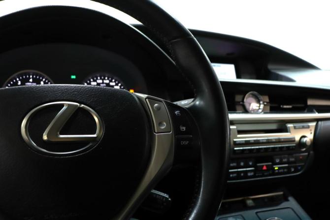 Lexus ES VI с пробегом 2014 года, цена 2 400 000 рублей, 111126 км, седан, Автокод Объявления