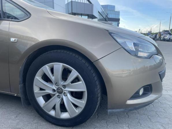Opel Astra J Рестайлинг с пробегом 2014 года, цена 831 000 рублей, 235308 км, хэтчбек, Автокод Объявления